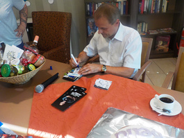 Autogrammstunde mit Olaf Thon am 08. September 2016
